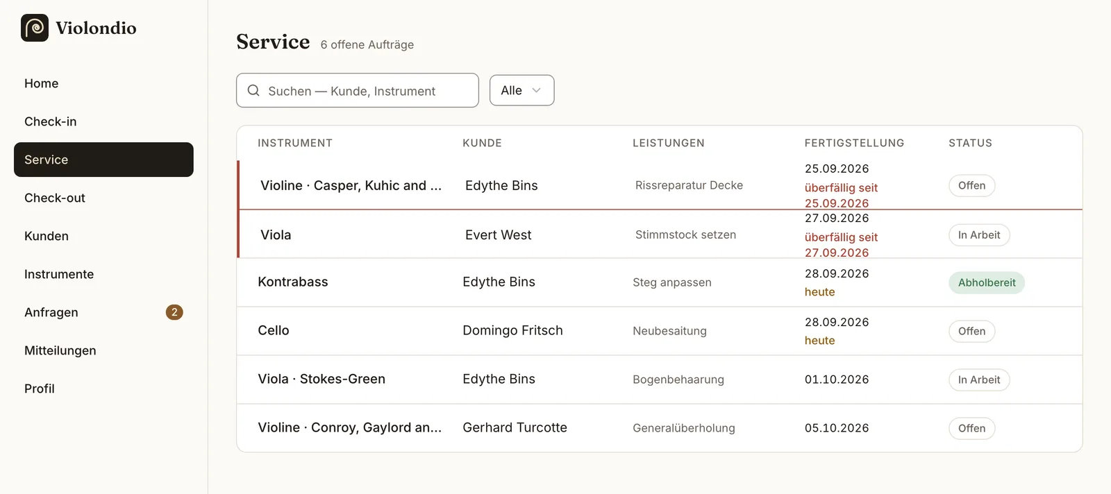Service-Übersicht mit offenen Aufträgen, Fertigstellungsdaten und Status.