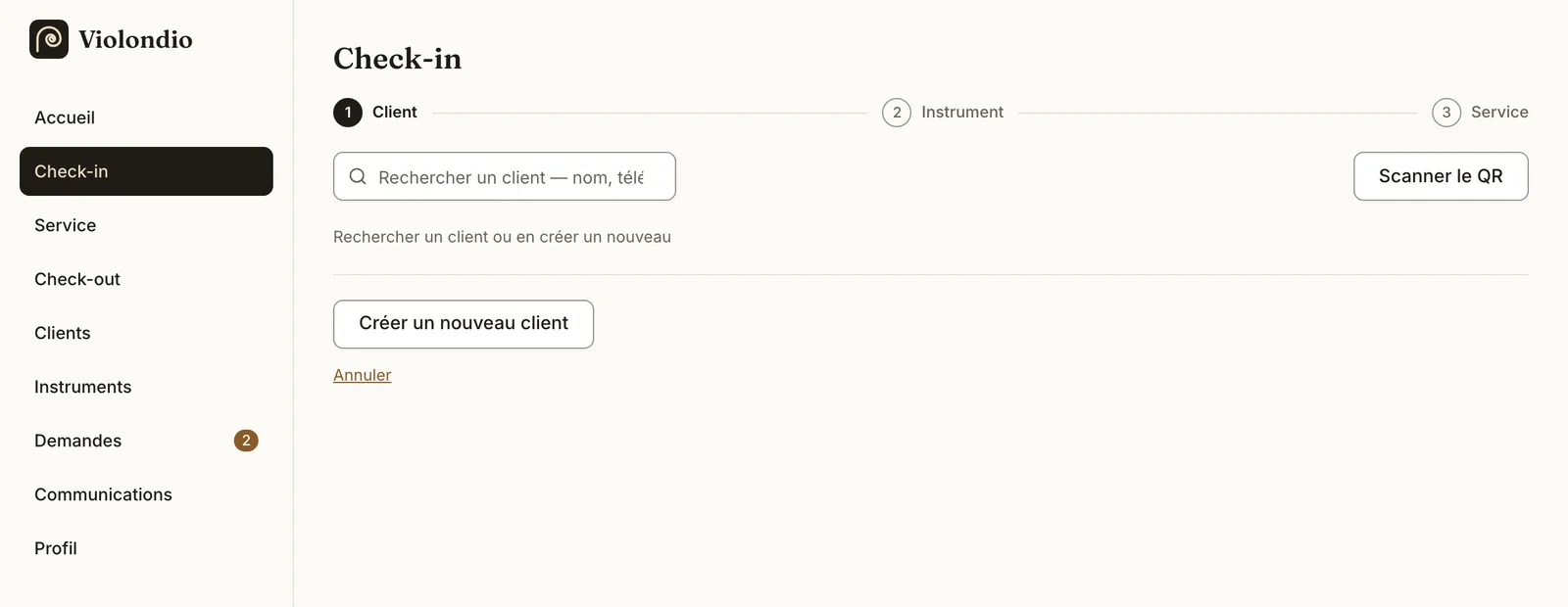 Écran d’enregistrement avec les trois étapes client, instrument et prestation.